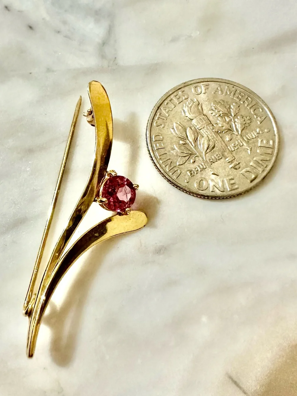 14K Gold Pink Gemstone Brooch (1.6g)